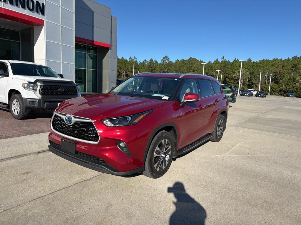 used 2022 Toyota Highlander Hybrid car, priced at $38,754