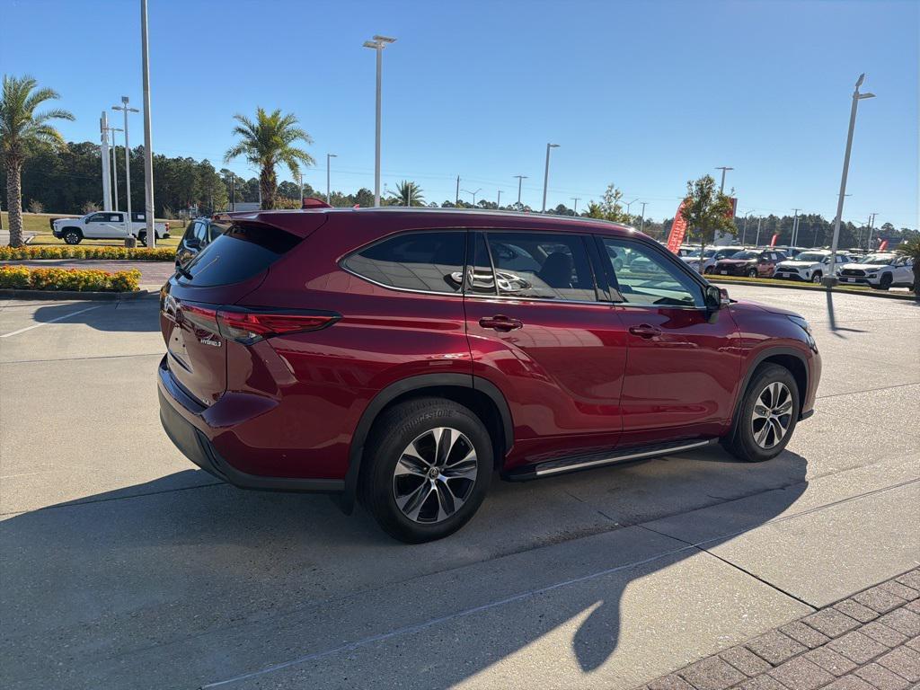 used 2022 Toyota Highlander Hybrid car, priced at $38,754