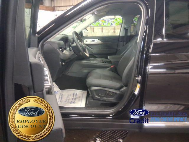 new 2025 Ford Explorer car, priced at $40,960