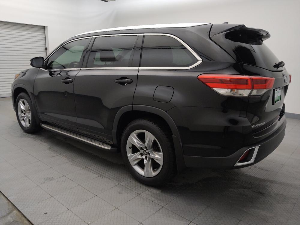 used 2019 Toyota Highlander car, priced at $27,495