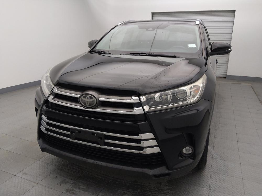 used 2019 Toyota Highlander car, priced at $27,495
