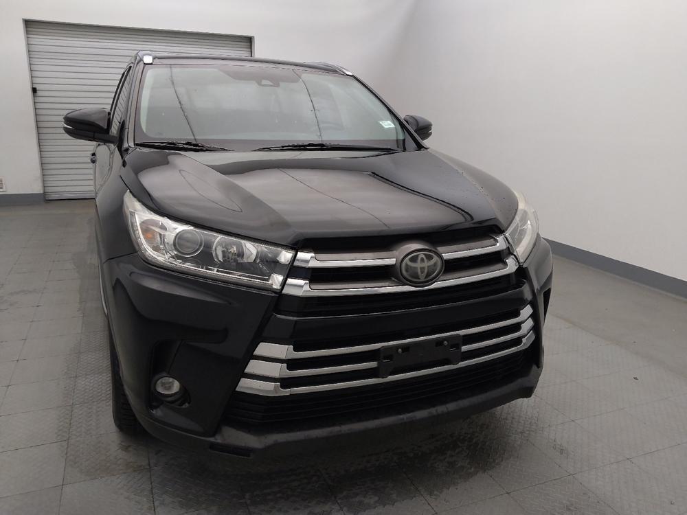 used 2019 Toyota Highlander car, priced at $27,495