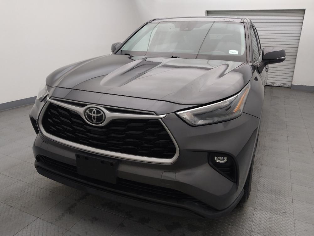 used 2022 Toyota Highlander car, priced at $28,095