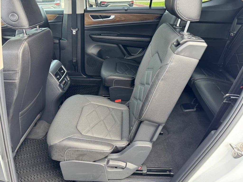 new 2025 Volkswagen Atlas car, priced at $44,614