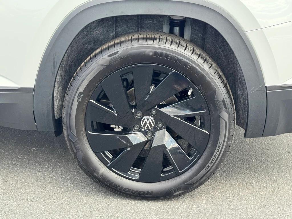 new 2025 Volkswagen Atlas car, priced at $44,614