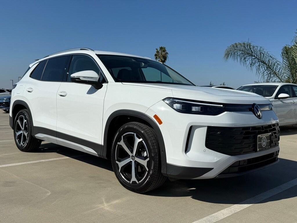 new 2025 Volkswagen Tiguan car, priced at $32,453