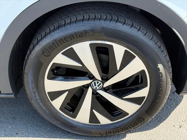 new 2025 Volkswagen ID.4 car, priced at $40,635