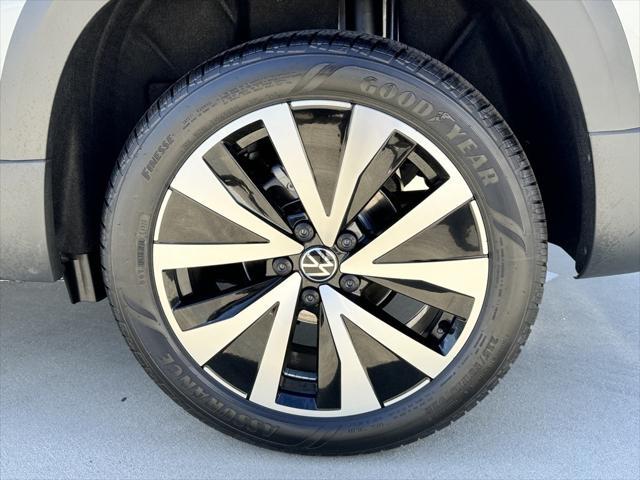 new 2024 Volkswagen Taos car, priced at $30,313