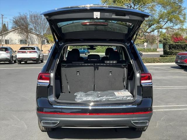 new 2025 Volkswagen Atlas car, priced at $37,978