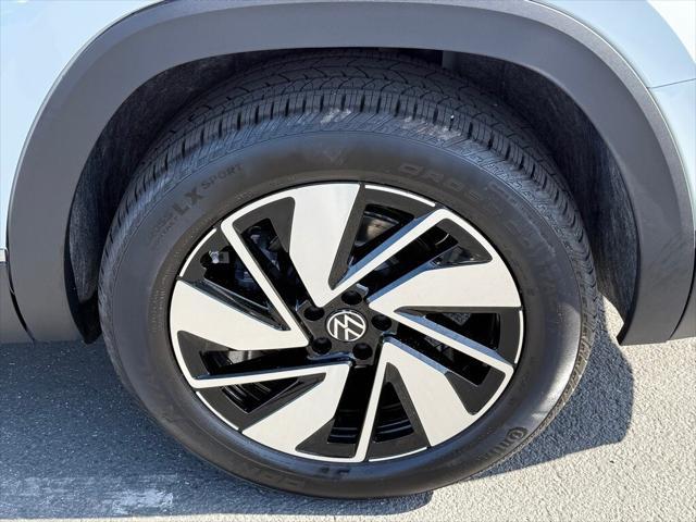 new 2025 Volkswagen Atlas car, priced at $47,928