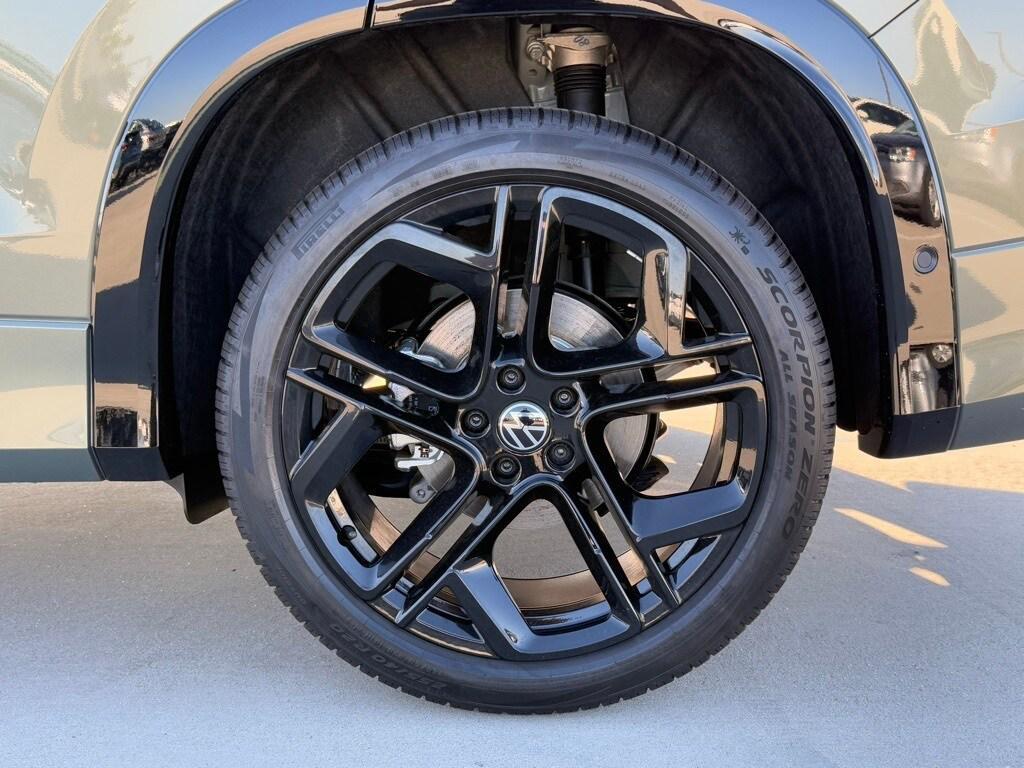 new 2025 Volkswagen Tiguan car, priced at $37,060