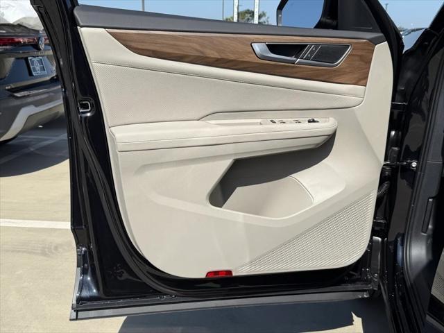 new 2025 Volkswagen Atlas car, priced at $38,978