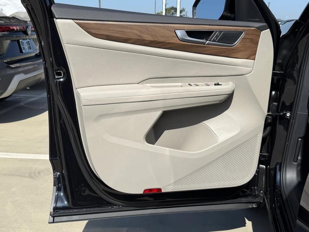 new 2025 Volkswagen Atlas car, priced at $36,978