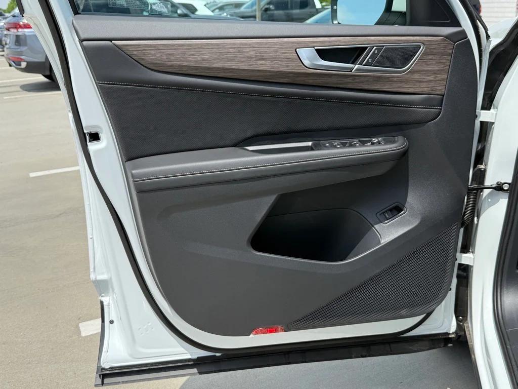new 2025 Volkswagen Atlas car, priced at $46,526