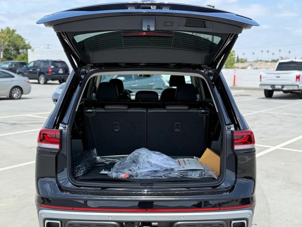 new 2025 Volkswagen Atlas car, priced at $43,823