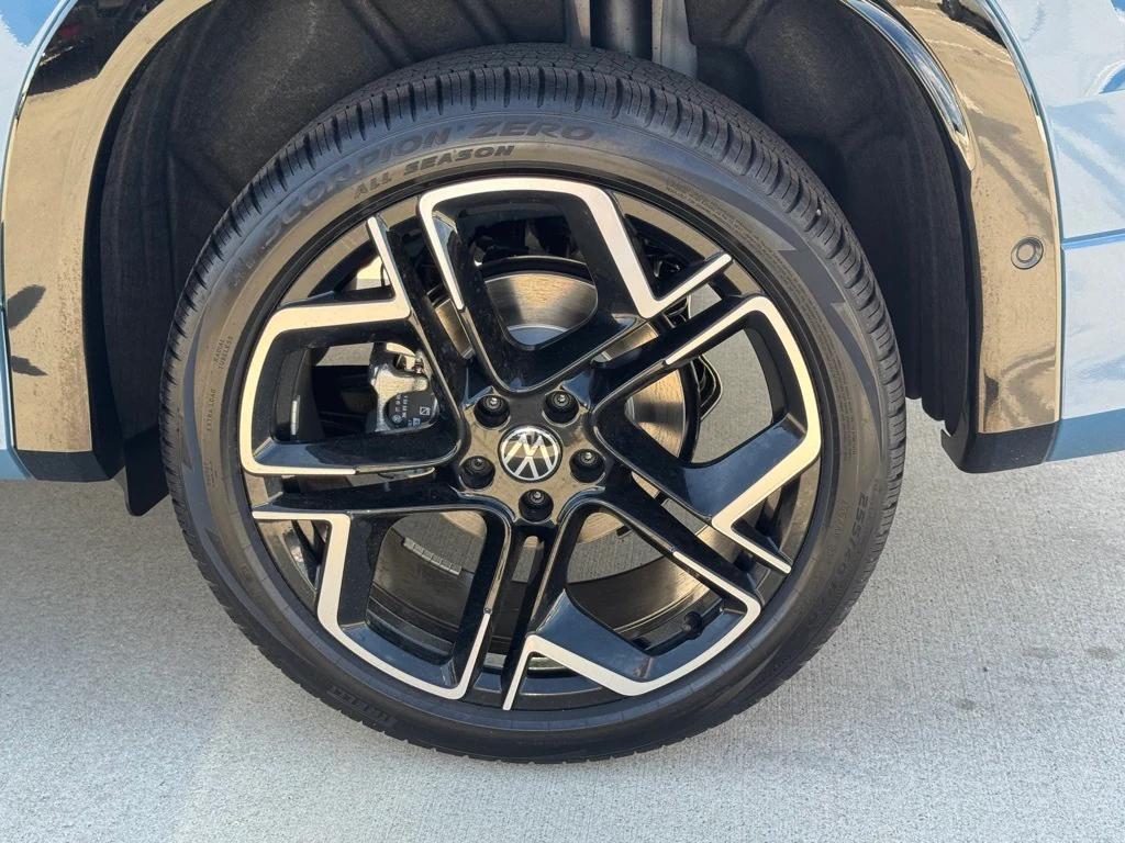 new 2025 Volkswagen Tiguan car, priced at $42,761