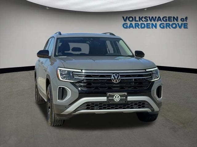 new 2025 Volkswagen Atlas car, priced at $45,176