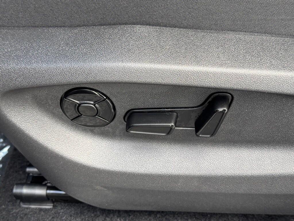 new 2025 Volkswagen Tiguan car, priced at $32,077