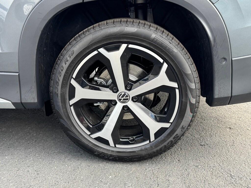 new 2025 Volkswagen Tiguan car, priced at $32,077