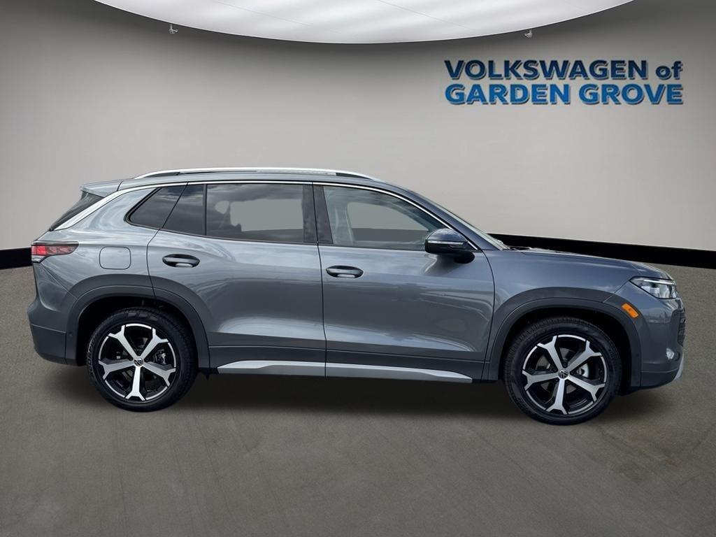 new 2025 Volkswagen Tiguan car, priced at $32,077