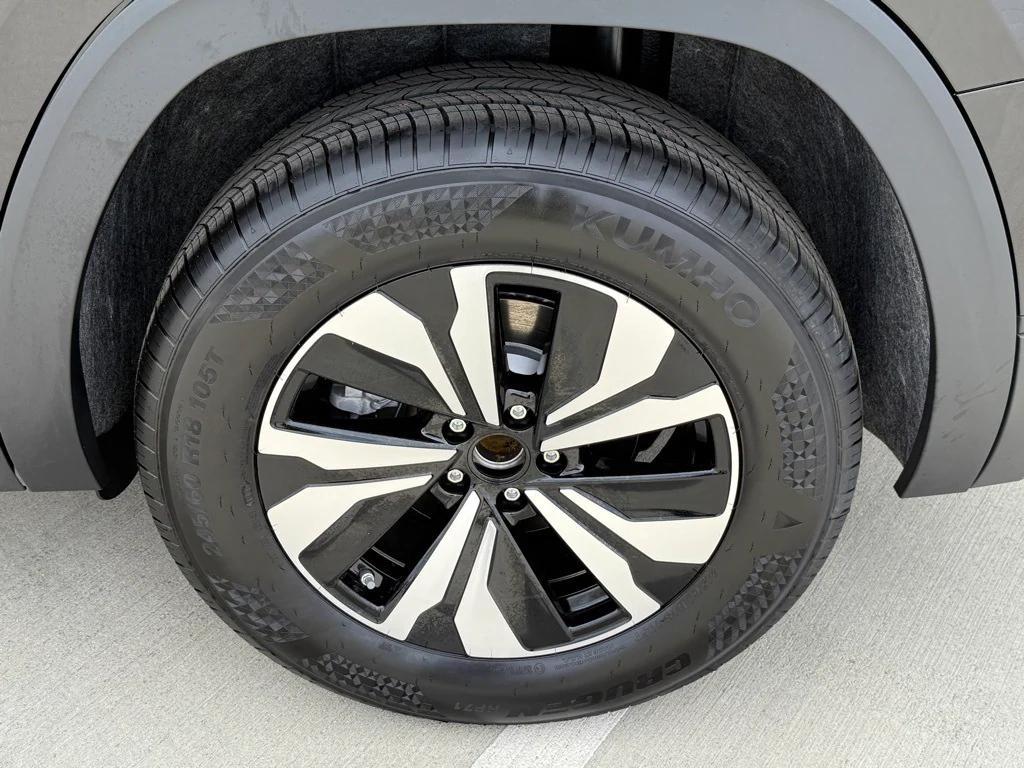 new 2025 Volkswagen Atlas car, priced at $35,330