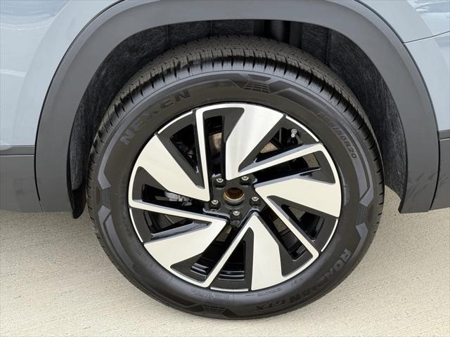 new 2025 Volkswagen Atlas car, priced at $39,507