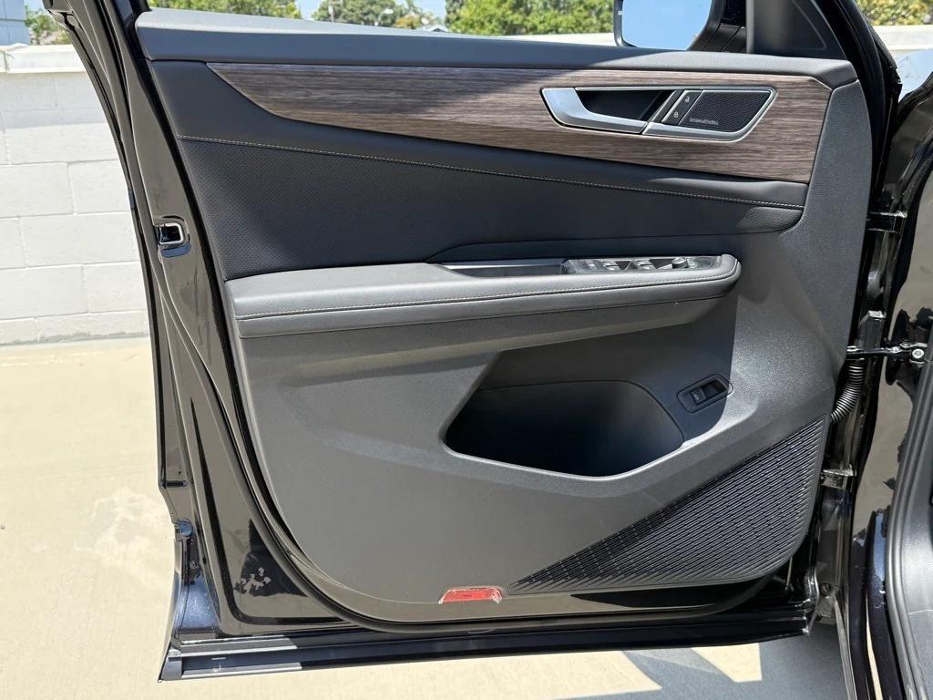 new 2025 Volkswagen Atlas car, priced at $49,744