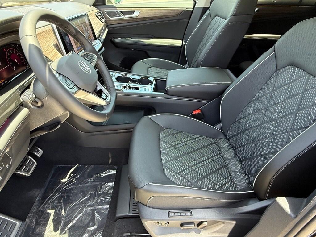new 2025 Volkswagen Atlas car, priced at $49,744