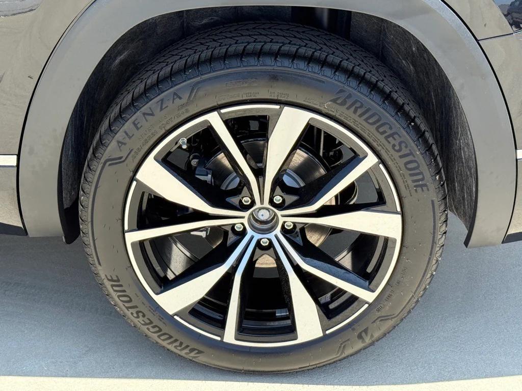 new 2025 Volkswagen Atlas car, priced at $49,744
