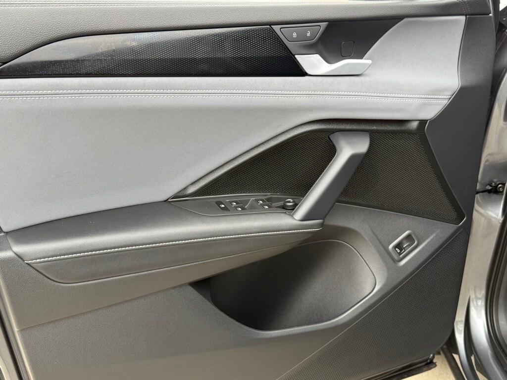 new 2025 Volkswagen Tiguan car, priced at $33,639