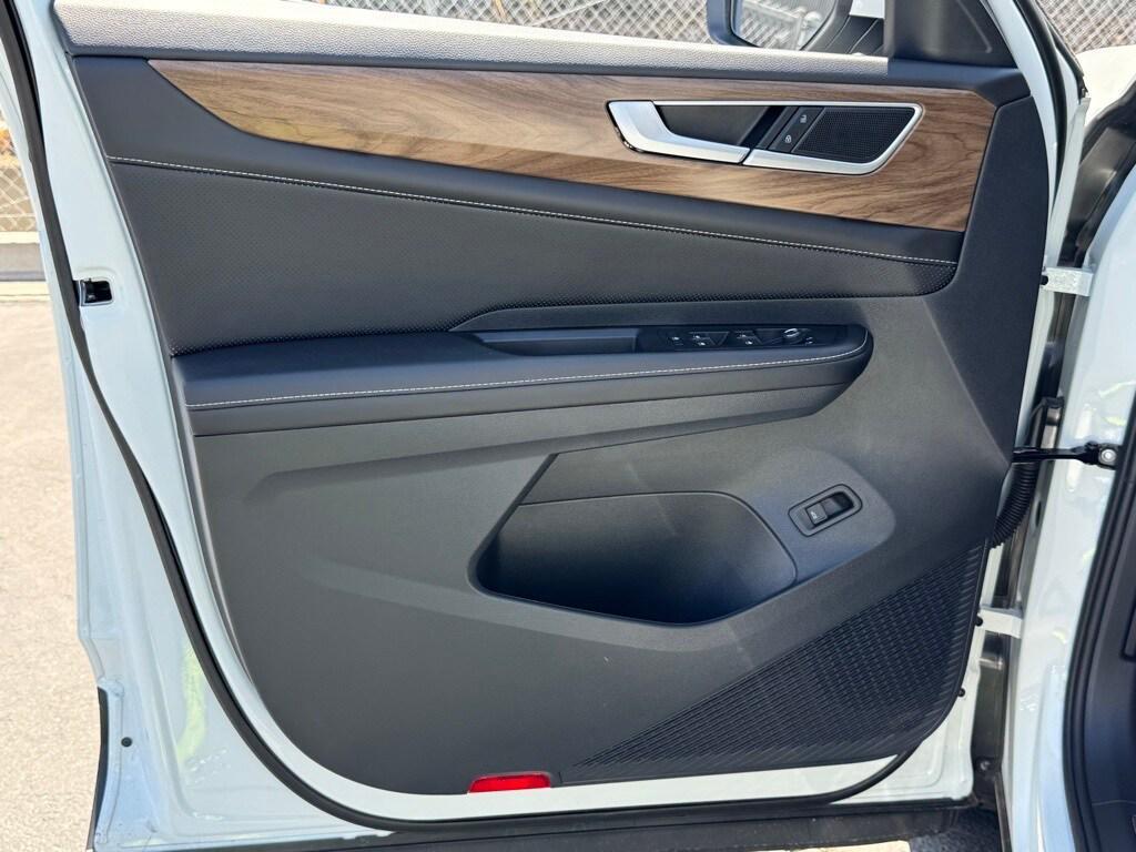 new 2025 Volkswagen Atlas car, priced at $43,528
