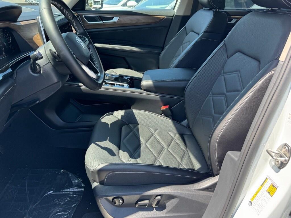 new 2025 Volkswagen Atlas car, priced at $43,528