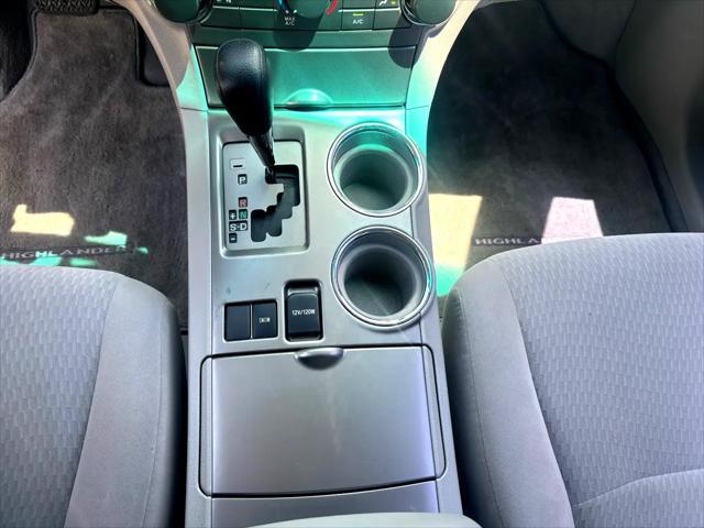 used 2008 Toyota Highlander car, priced at $14,999