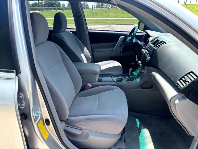 used 2008 Toyota Highlander car, priced at $14,999