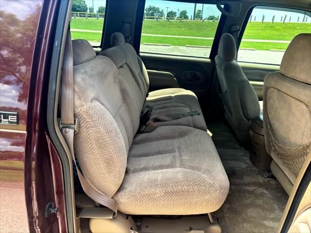 used 1995 GMC Suburban car, priced at $9,999