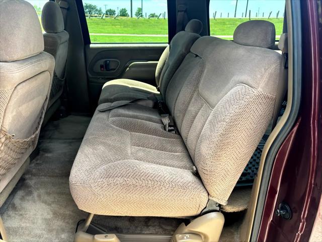 used 1995 GMC Suburban car, priced at $9,999