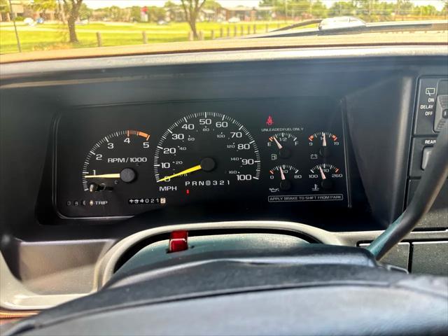 used 1995 GMC Suburban car, priced at $9,999