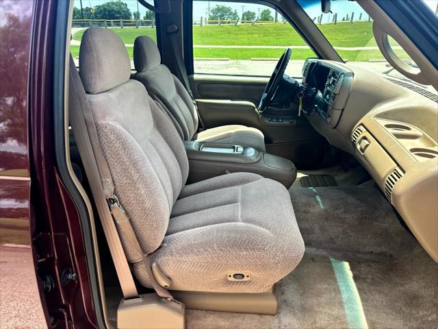 used 1995 GMC Suburban car, priced at $9,999