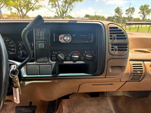 used 1995 GMC Suburban car, priced at $9,999