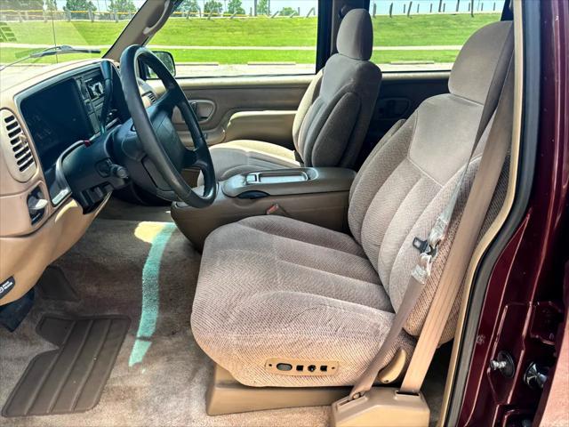 used 1995 GMC Suburban car, priced at $9,999