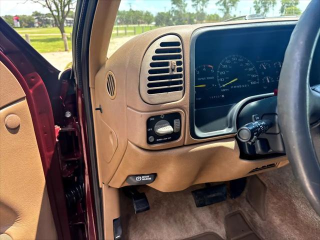 used 1995 GMC Suburban car, priced at $9,999