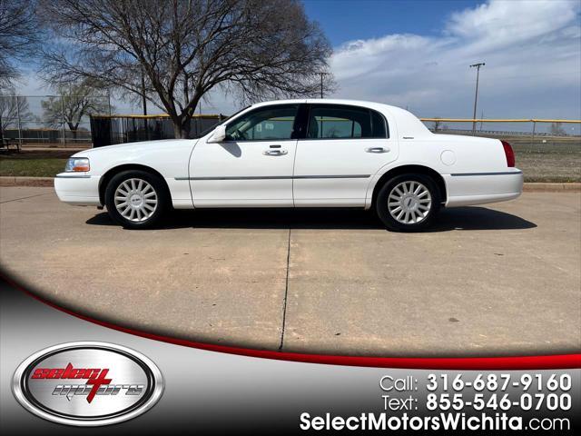 used 2005 Lincoln Town Car car, priced at $9,999