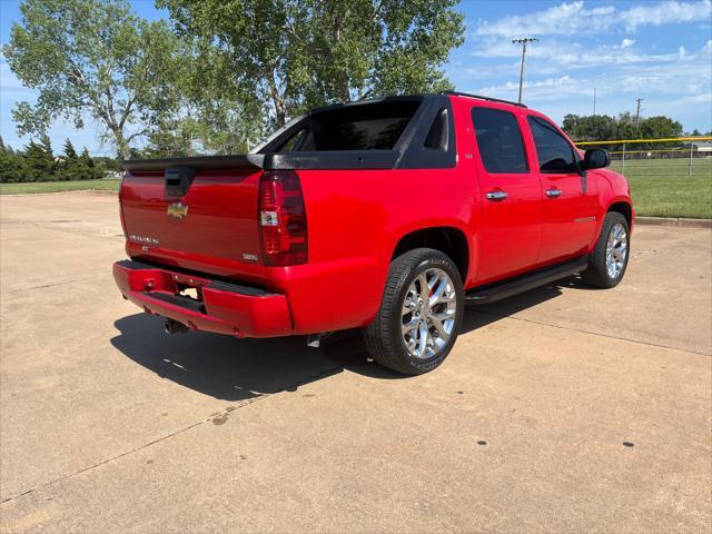 used 2007 Chevrolet Avalanche car, priced at $17,999