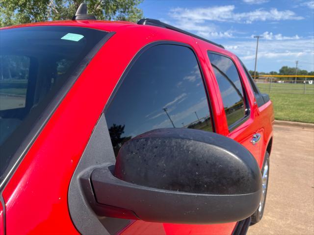 used 2007 Chevrolet Avalanche car, priced at $17,999