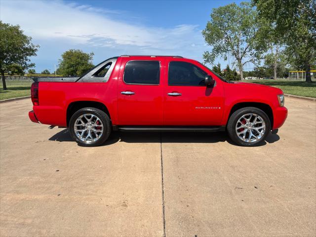 used 2007 Chevrolet Avalanche car, priced at $17,999