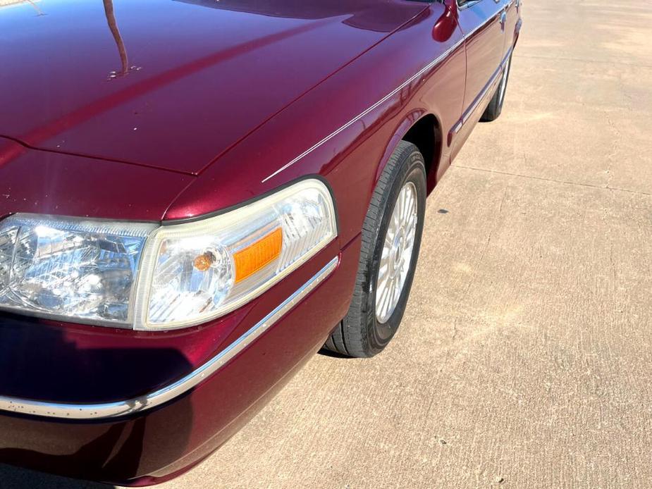 used 2006 Mercury Grand Marquis car, priced at $9,999