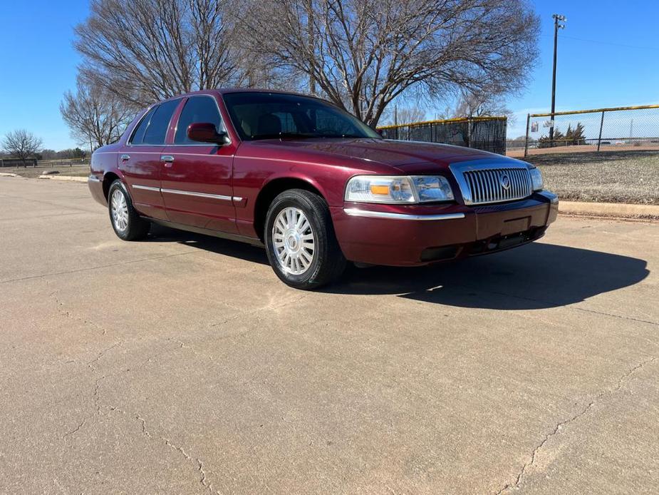 used 2006 Mercury Grand Marquis car, priced at $9,999