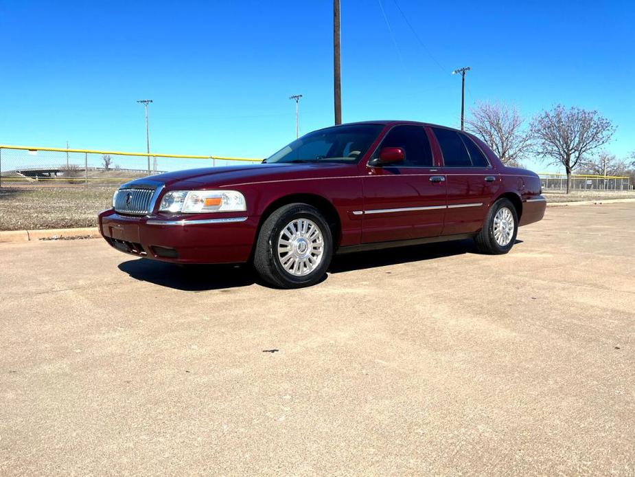 used 2006 Mercury Grand Marquis car, priced at $9,999