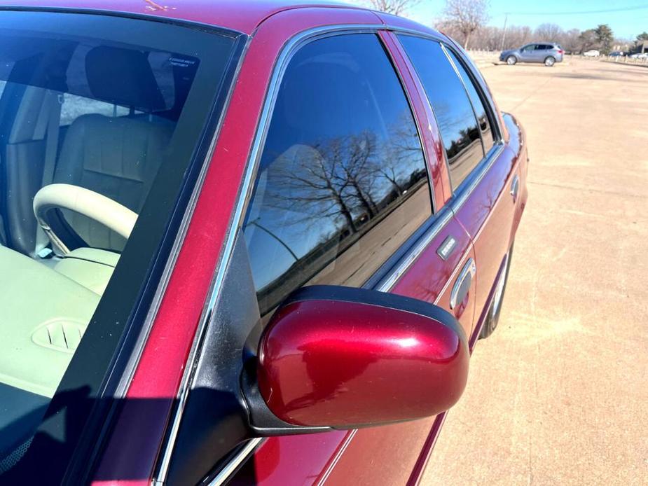 used 2006 Mercury Grand Marquis car, priced at $9,999