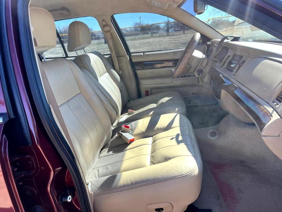 used 2006 Mercury Grand Marquis car, priced at $9,999